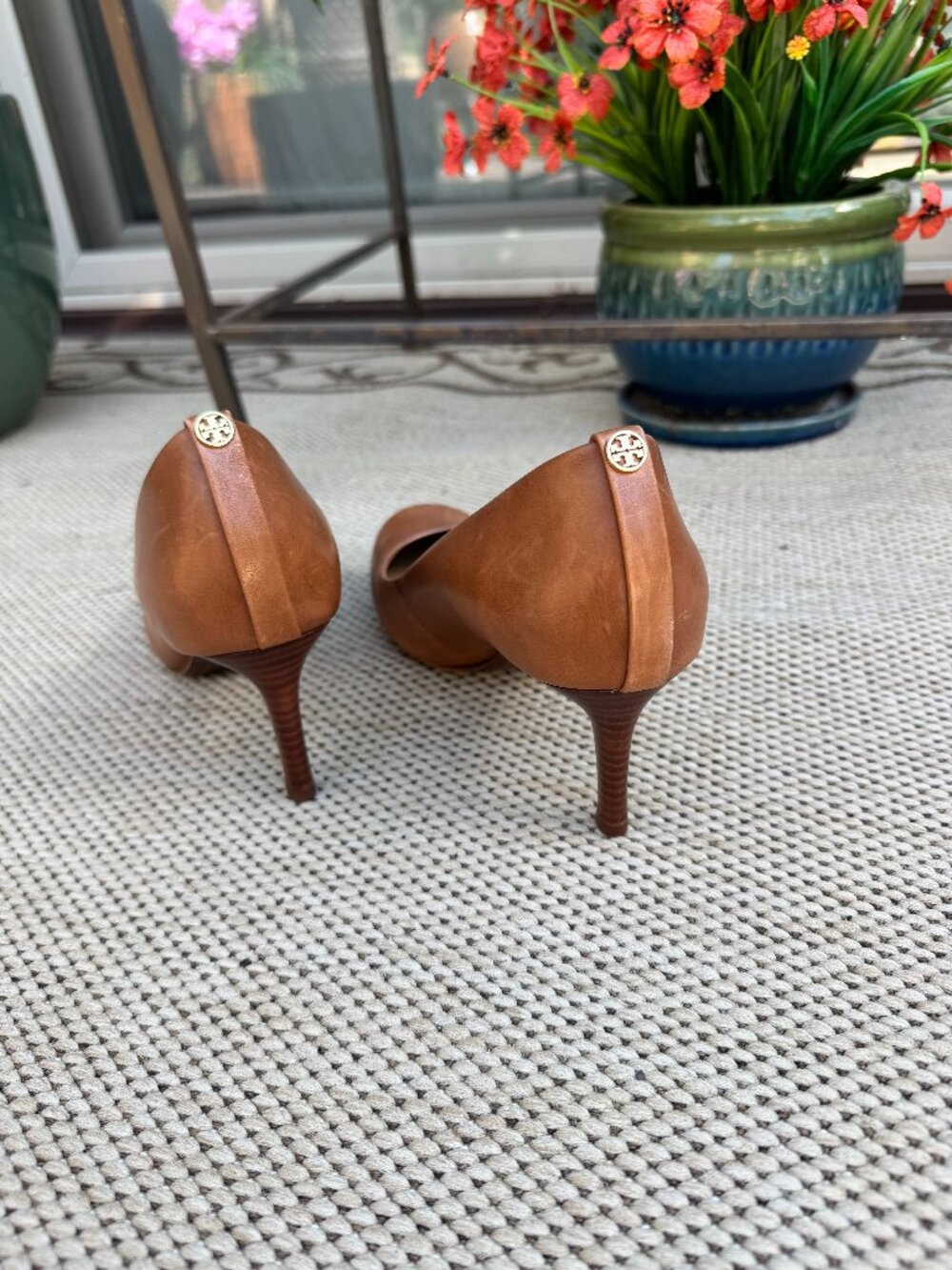 Tory Burch Camel color Pump - Great Conditon! - Picture 2 of 5